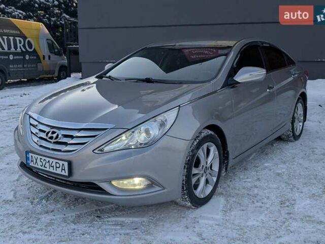 Серый Хендай Соната, объемом двигателя 2.4 л и пробегом 211 тыс. км за 8600 $, фото 1 на Automoto.ua