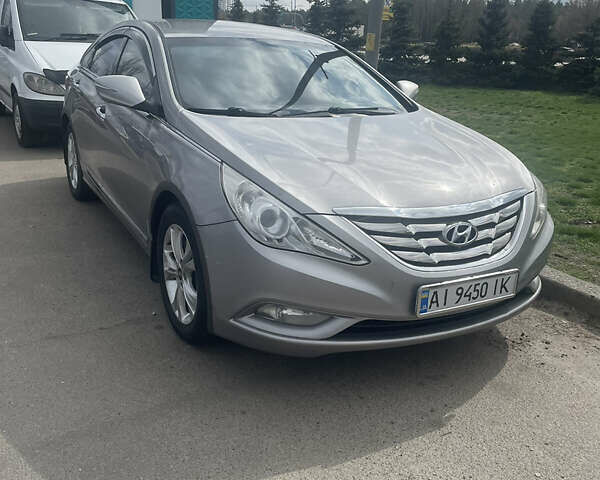 Сірий Хендай Соната, об'ємом двигуна 2 л та пробігом 240 тис. км за 8490 $, фото 1 на Automoto.ua