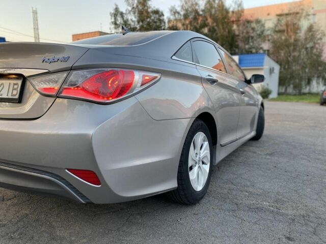 Серый Хендай Соната, объемом двигателя 0 л и пробегом 202 тыс. км за 10500 $, фото 1 на Automoto.ua