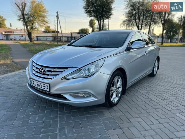 Серый Хендай Соната, объемом двигателя 2.4 л и пробегом 181 тыс. км за 7900 $, фото 1 на Automoto.ua