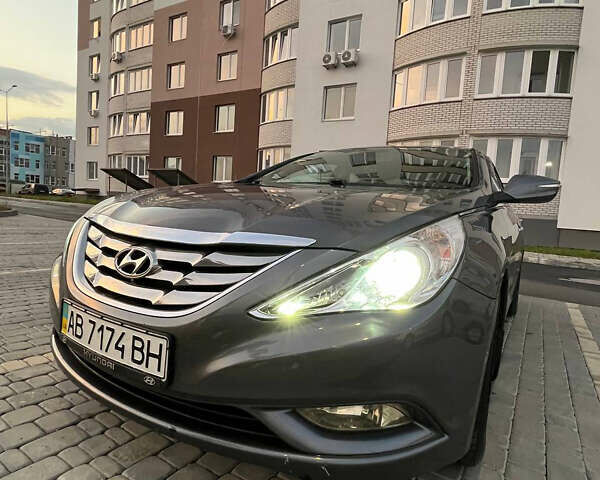 Сірий Хендай Соната, об'ємом двигуна 2 л та пробігом 254 тис. км за 8700 $, фото 1 на Automoto.ua