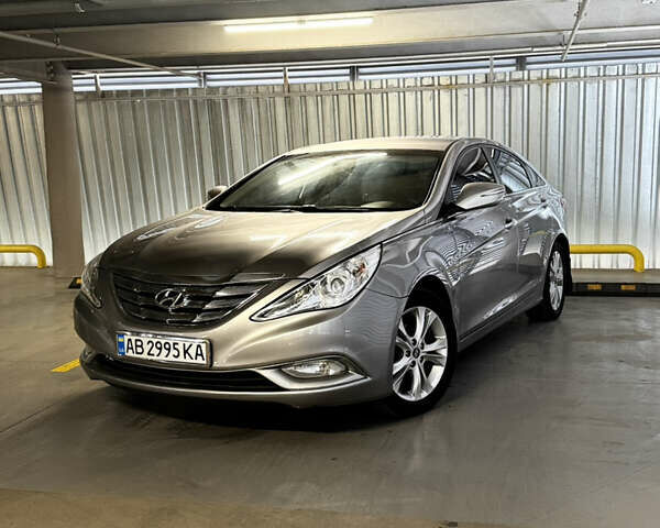 Серый Хендай Соната, объемом двигателя 2.4 л и пробегом 220 тыс. км за 8100 $, фото 1 на Automoto.ua