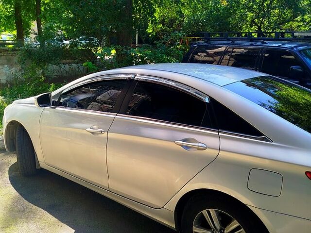 Серый Хендай Соната, объемом двигателя 2 л и пробегом 290 тыс. км за 7000 $, фото 1 на Automoto.ua