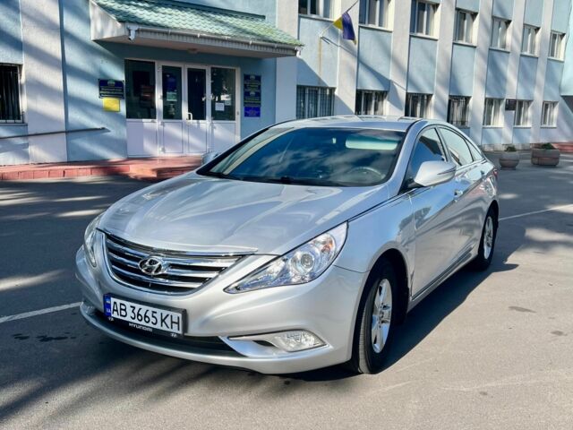 Сірий Хендай Соната, об'ємом двигуна 2 л та пробігом 185 тис. км за 7500 $, фото 1 на Automoto.ua
