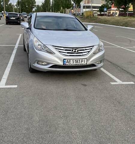 Серый Хендай Соната, объемом двигателя 2 л и пробегом 300 тыс. км за 7900 $, фото 1 на Automoto.ua