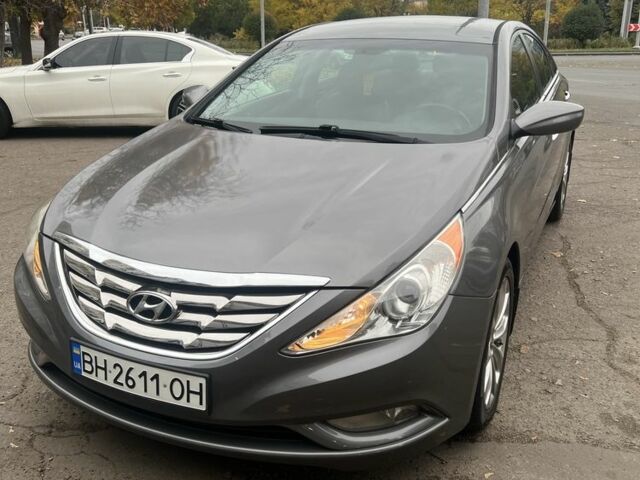 Сірий Хендай Соната, об'ємом двигуна 2 л та пробігом 120 тис. км за 8000 $, фото 1 на Automoto.ua