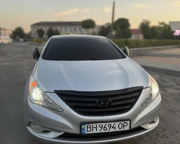 Серый Хендай Соната, объемом двигателя 2 л и пробегом 90 тыс. км за 6950 $, фото 1 на Automoto.ua