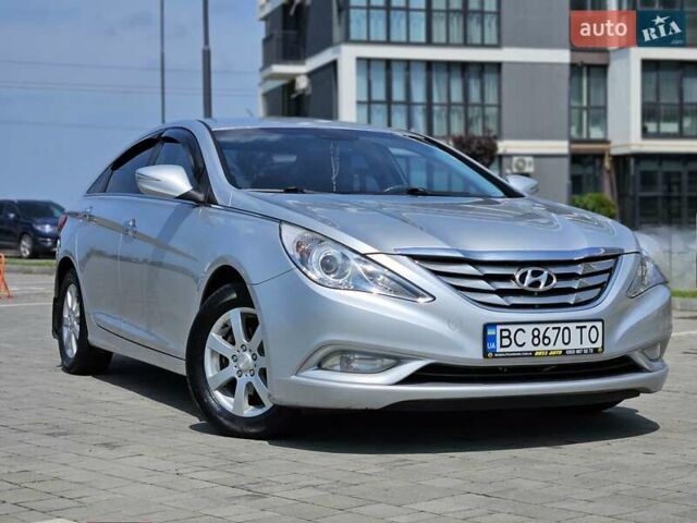 Серый Хендай Соната, объемом двигателя 2 л и пробегом 202 тыс. км за 9900 $, фото 1 на Automoto.ua