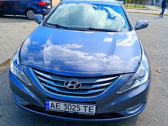 Серый Хендай Соната, объемом двигателя 2 л и пробегом 151 тыс. км за 9600 $, фото 1 на Automoto.ua