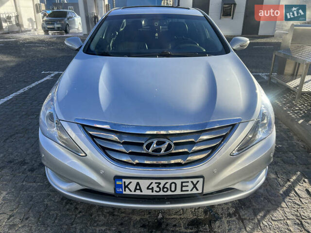 Серый Хендай Соната, объемом двигателя 2.4 л и пробегом 215 тыс. км за 10500 $, фото 1 на Automoto.ua