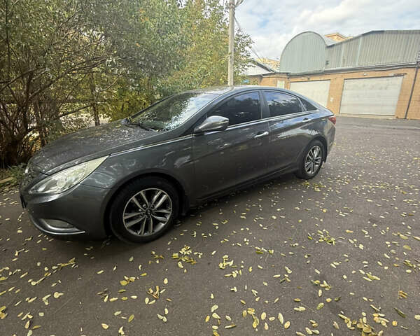 Серый Хендай Соната, объемом двигателя 2.36 л и пробегом 240 тыс. км за 8400 $, фото 1 на Automoto.ua