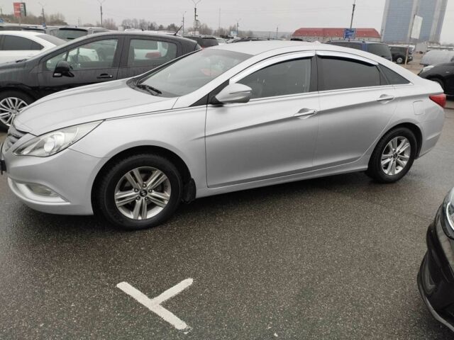 Сірий Хендай Соната, об'ємом двигуна 2 л та пробігом 187 тис. км за 7900 $, фото 1 на Automoto.ua