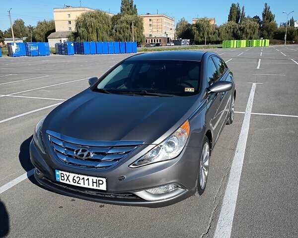 Сірий Хендай Соната, об'ємом двигуна 2.36 л та пробігом 184 тис. км за 8600 $, фото 1 на Automoto.ua