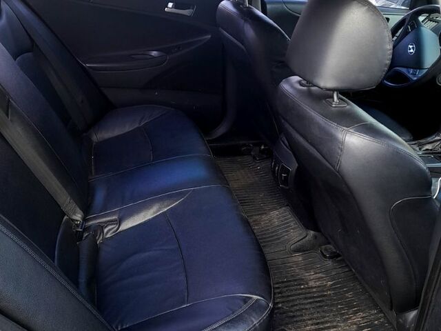 Серый Хендай Соната, объемом двигателя 2 л и пробегом 227 тыс. км за 6800 $, фото 1 на Automoto.ua