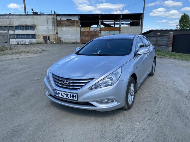 Серый Хендай Соната, объемом двигателя 2 л и пробегом 322 тыс. км за 8000 $, фото 1 на Automoto.ua