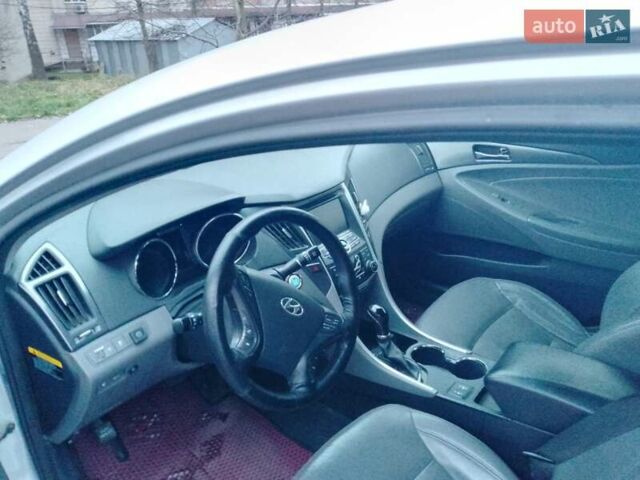 Сірий Хендай Соната, об'ємом двигуна 2.36 л та пробігом 399 тис. км за 6800 $, фото 1 на Automoto.ua