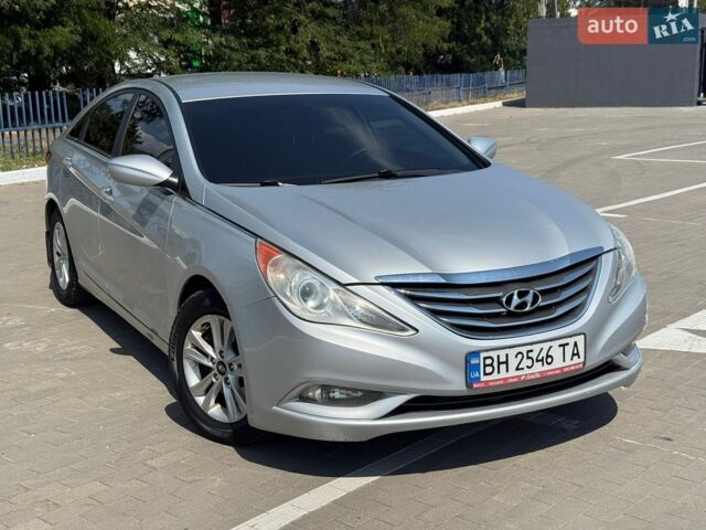 Серый Хендай Соната, объемом двигателя 2.36 л и пробегом 180 тыс. км за 6400 $, фото 1 на Automoto.ua
