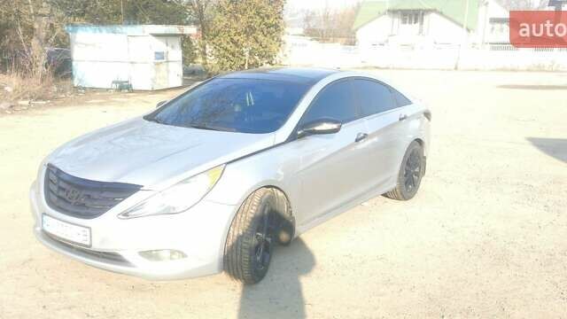 Серый Хендай Соната, объемом двигателя 2 л и пробегом 166 тыс. км за 8700 $, фото 1 на Automoto.ua