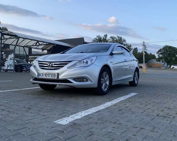 Серый Хендай Соната, объемом двигателя 2 л и пробегом 434 тыс. км за 6800 $, фото 1 на Automoto.ua