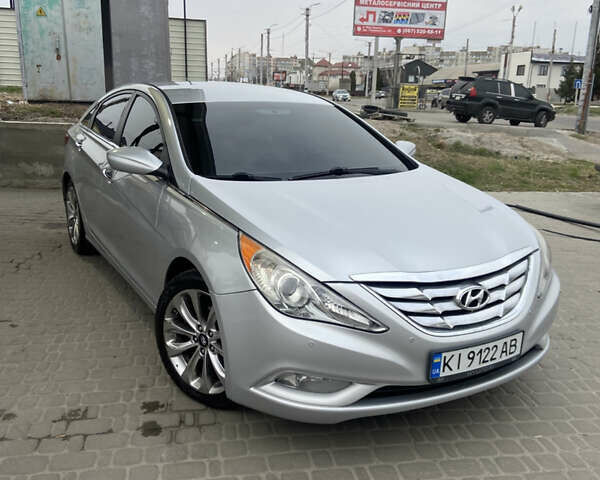 Сірий Хендай Соната, об'ємом двигуна 2.4 л та пробігом 250 тис. км за 9500 $, фото 1 на Automoto.ua