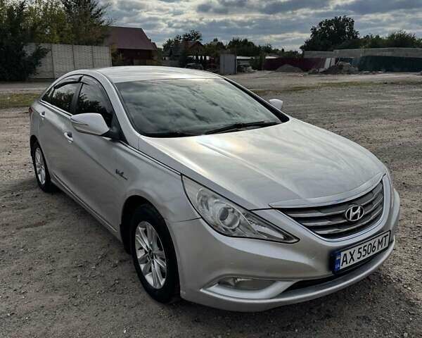 Сірий Хендай Соната, об'ємом двигуна 2 л та пробігом 183 тис. км за 6500 $, фото 1 на Automoto.ua
