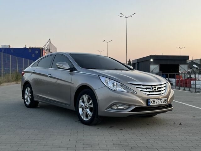 Серый Хендай Соната, объемом двигателя 2.4 л и пробегом 189 тыс. км за 9900 $, фото 1 на Automoto.ua