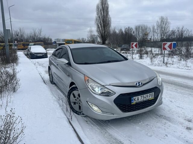 Серый Хендай Соната, объемом двигателя 2.4 л и пробегом 175 тыс. км за 11000 $, фото 1 на Automoto.ua