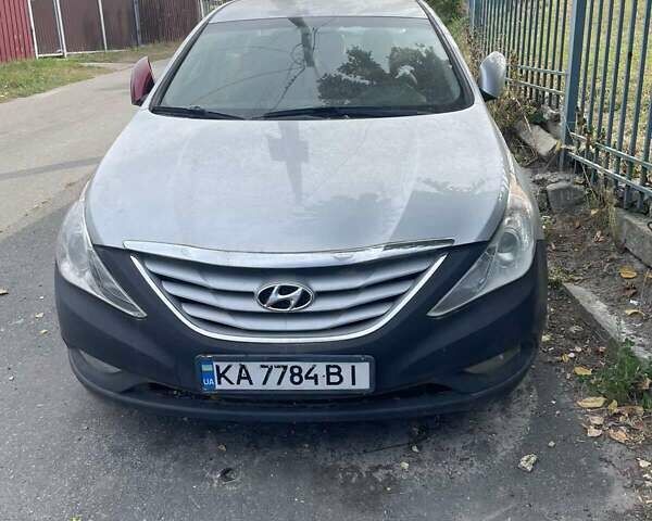 Серый Хендай Соната, объемом двигателя 2.36 л и пробегом 204 тыс. км за 6200 $, фото 1 на Automoto.ua