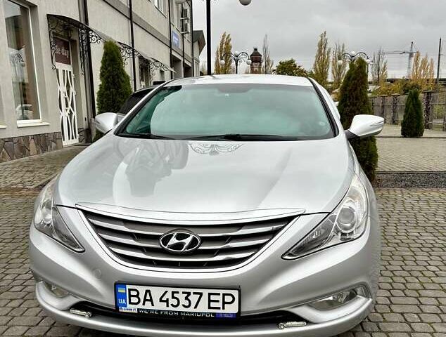 Хендай Соната 2012 в Ужгороде на Automoto.ua Серый Хендай Соната, объемом двигателя 2 л и пробегом 380 тыс. км за 7550 $, фото 1 на Automoto.ua