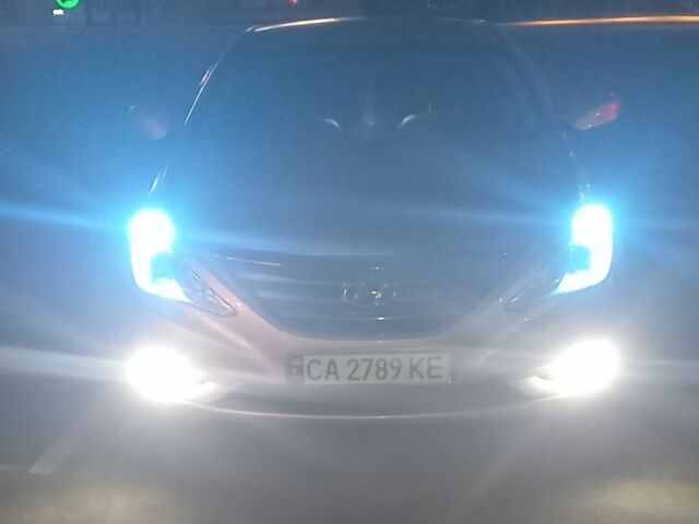 Серый Хендай Соната, объемом двигателя 2 л и пробегом 400 тыс. км за 7300 $, фото 1 на Automoto.ua