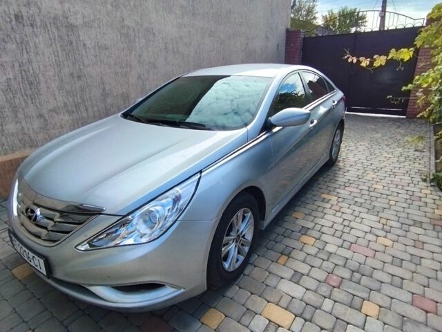 Хендай Соната 2013 у Херсоні на Automoto.ua Сірий Хендай Соната, об'ємом двигуна 2.4 л та пробігом 151 тис. км за 7500 $, фото 1 на Automoto.ua