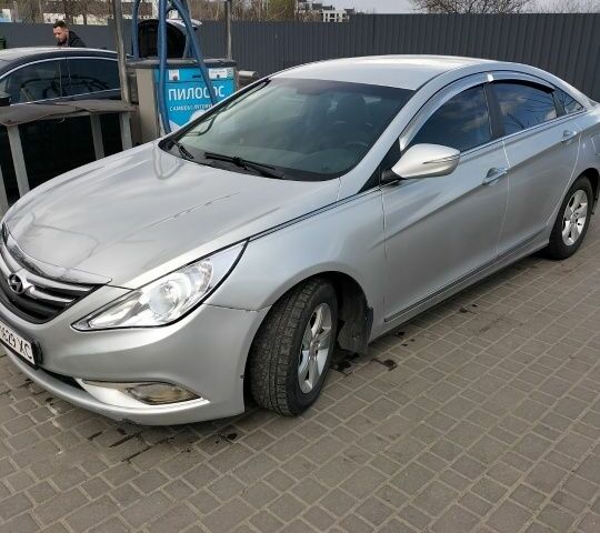 Сірий Хендай Соната, об'ємом двигуна 2 л та пробігом 230 тис. км за 6000 $, фото 1 на Automoto.ua