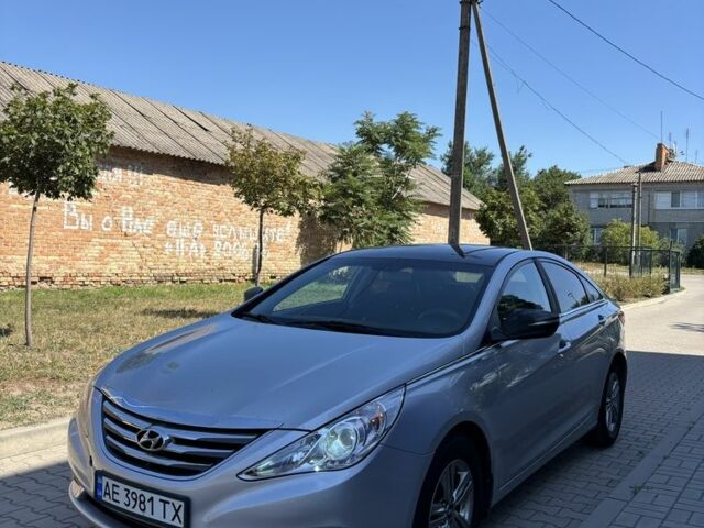 Серый Хендай Соната, объемом двигателя 2 л и пробегом 200 тыс. км за 6999 $, фото 1 на Automoto.ua