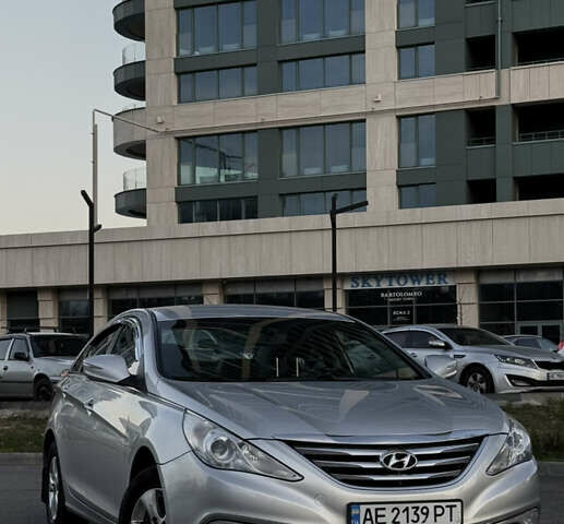 Серый Хендай Соната, объемом двигателя 2 л и пробегом 363 тыс. км за 6700 $, фото 1 на Automoto.ua