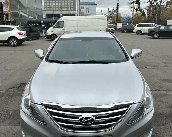 Серый Хендай Соната, объемом двигателя 2 л и пробегом 231 тыс. км за 7300 $, фото 1 на Automoto.ua