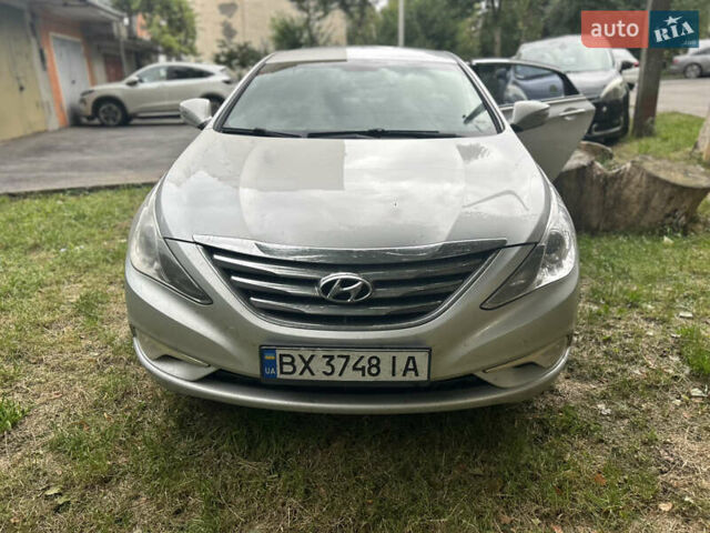Серый Хендай Соната, объемом двигателя 2 л и пробегом 190 тыс. км за 7400 $, фото 1 на Automoto.ua