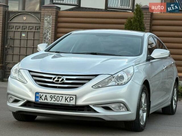 Серый Хендай Соната, объемом двигателя 2 л и пробегом 216 тыс. км за 8200 $, фото 1 на Automoto.ua