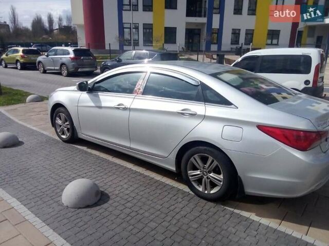 Серый Хендай Соната, объемом двигателя 2 л и пробегом 438 тыс. км за 7500 $, фото 1 на Automoto.ua