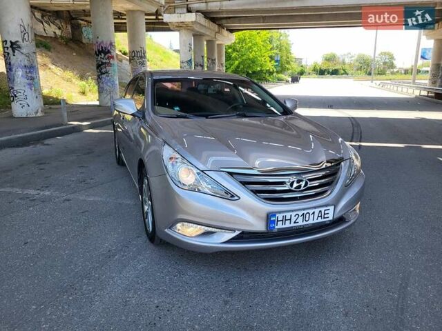 Серый Хендай Соната, объемом двигателя 2 л и пробегом 201 тыс. км за 11500 $, фото 1 на Automoto.ua