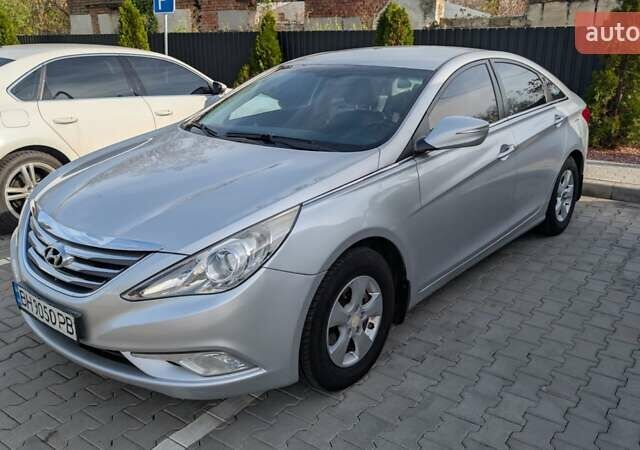 Сірий Хендай Соната, об'ємом двигуна 2 л та пробігом 605 тис. км за 7000 $, фото 1 на Automoto.ua