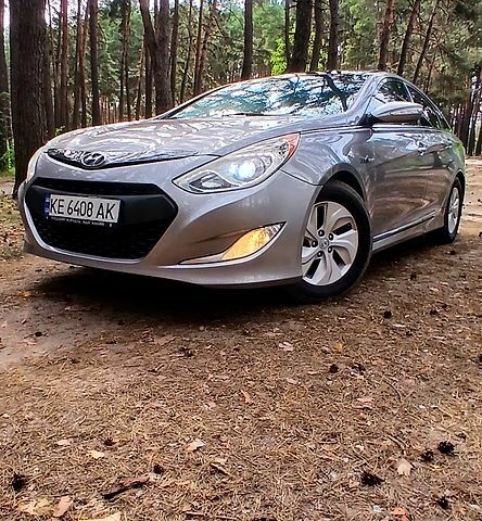 Серый Хендай Соната, объемом двигателя 2.4 л и пробегом 182 тыс. км за 9200 $, фото 1 на Automoto.ua