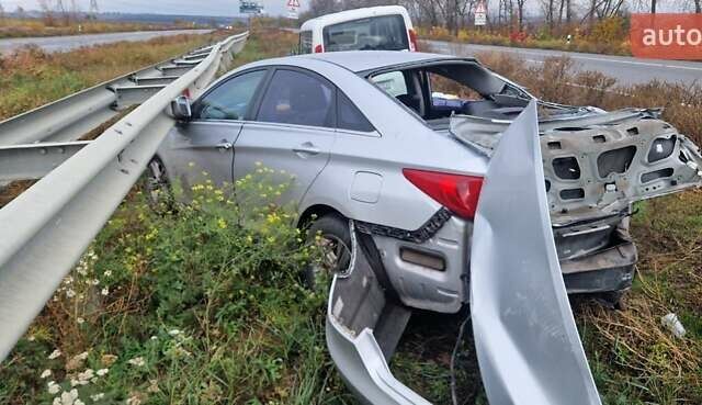 Сірий Хендай Соната, об'ємом двигуна 2 л та пробігом 330 тис. км за 3000 $, фото 1 на Automoto.ua