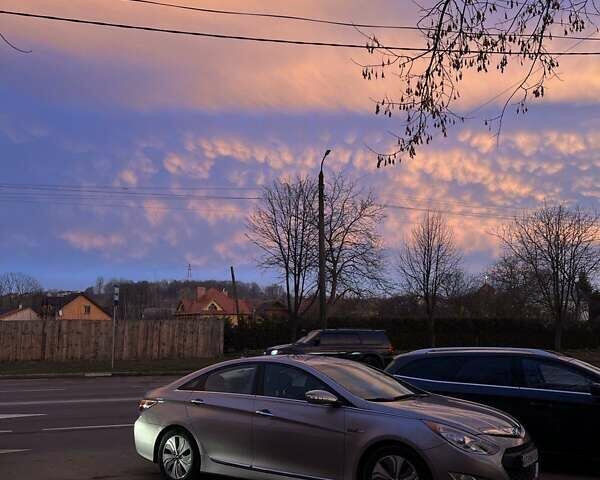 Сірий Хендай Соната, об'ємом двигуна 2.4 л та пробігом 150 тис. км за 11500 $, фото 1 на Automoto.ua