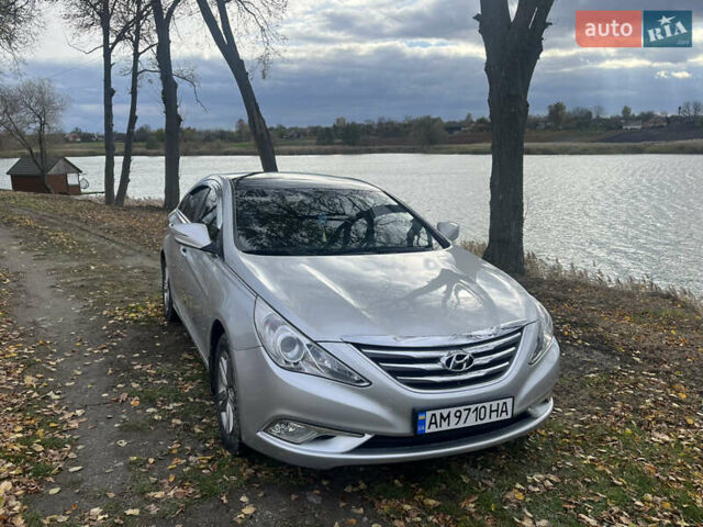 Хендай Соната 2013 в Бердичеве на Automoto.ua Серый Хендай Соната, объемом двигателя 2 л и пробегом 420 тыс. км за 6999 $, фото 1 на Automoto.ua