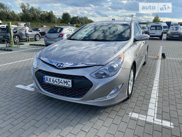 Серый Хендай Соната, объемом двигателя 2.36 л и пробегом 120 тыс. км за 11700 $, фото 1 на Automoto.ua