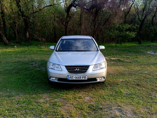 Серый Хендай Соната, объемом двигателя 2 л и пробегом 139 тыс. км за 5700 $, фото 1 на Automoto.ua