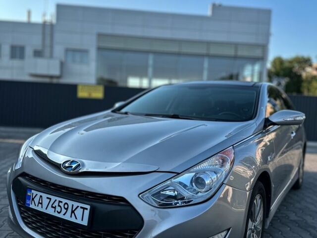 Серый Хендай Соната, объемом двигателя 2.4 л и пробегом 245 тыс. км за 8250 $, фото 1 на Automoto.ua