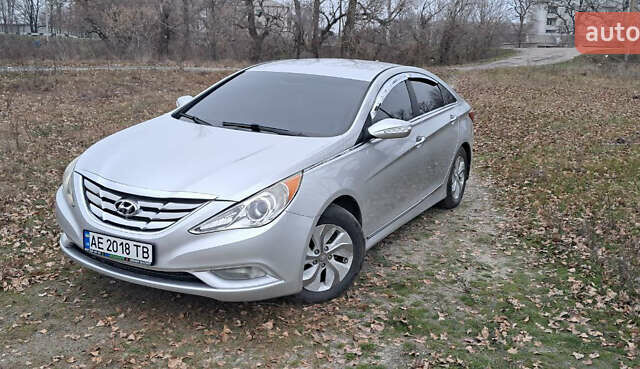 Серый Хендай Соната, объемом двигателя 2.36 л и пробегом 326 тыс. км за 7800 $, фото 1 на Automoto.ua