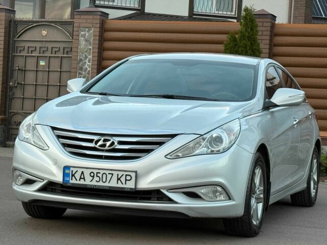 Сірий Хендай Соната, об'ємом двигуна 2 л та пробігом 216 тис. км за 8200 $, фото 1 на Automoto.ua
