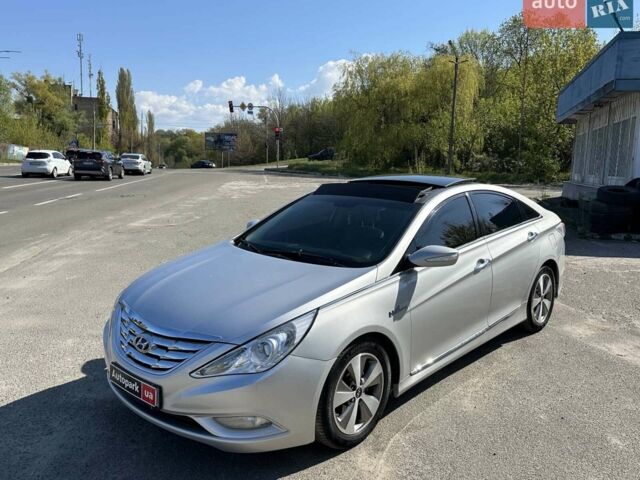 Серый Хендай Соната, объемом двигателя 2.4 л и пробегом 243 тыс. км за 9040 $, фото 1 на Automoto.ua